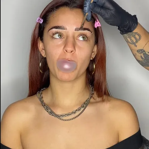 Styling de cejas 
