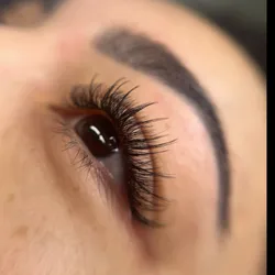 DISEÑOS ESPECIALES (kimK , foxy, delineado, mega volumen)