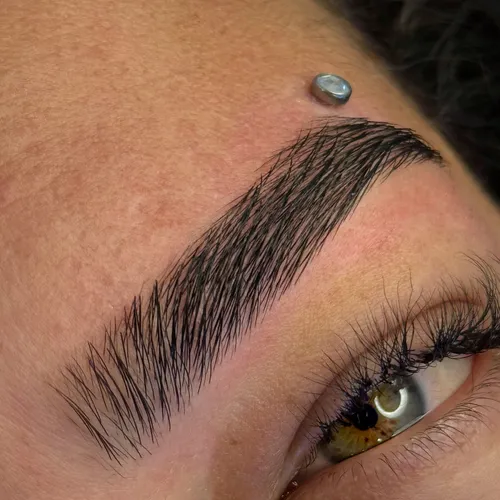 Diseño & perfilado de cejas 