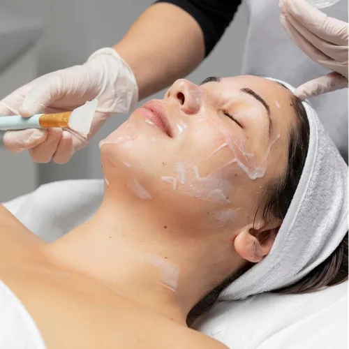 Limpieza profunda facial, cuello y escote