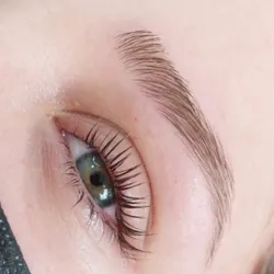 Lifting pestañas + Tinte + Diseño y perfilado cejas (60min)