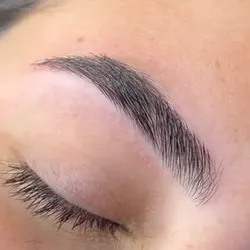 Diseño y perfilado de cejas + Depilacion de Bozo (30min)