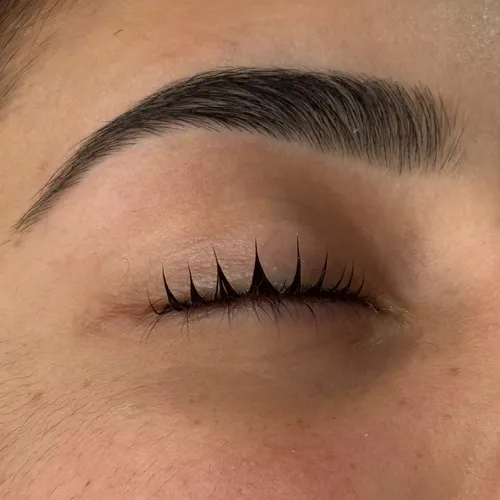 Perfilado de cejas y henna o tinte 