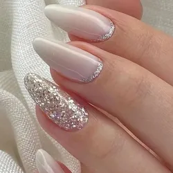 Service de uñas básico con decoración sencilla 