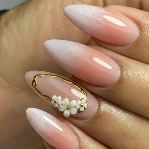 Service de uñas con arreglos y decoración extra