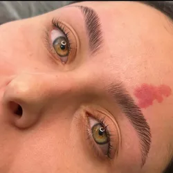 Perfilado + laminado de cejas