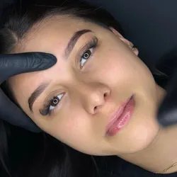 DISEÑO DE CEJAS EPILACION Y HENNA 