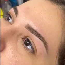 PERFILADO DE CEJAS + HENNA
