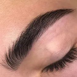 Cejas diseño perfilado