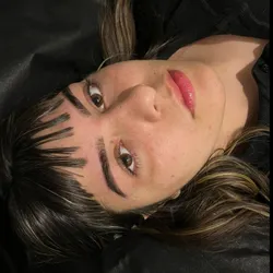 Perfilado de cejas incluye diseño 