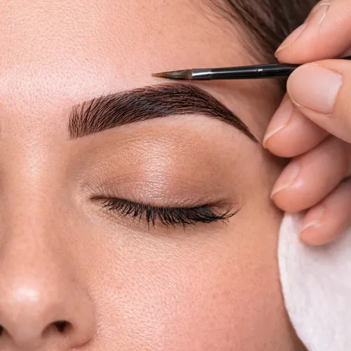 Diseño de cejas con henna ( tinte)