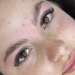 Laminado de cejas 