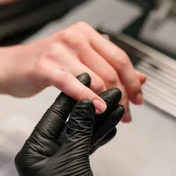 SOLO belleza de uñas (Manos o pies)