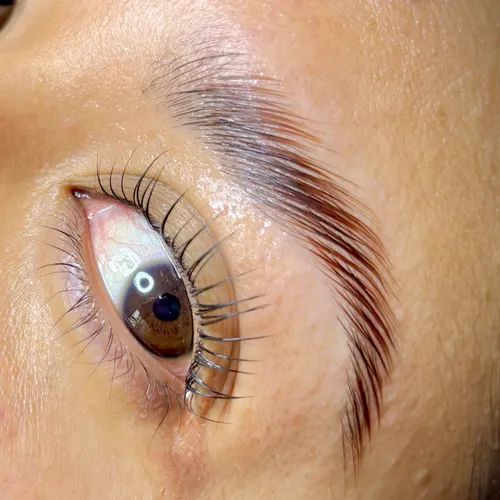 ✨PROMO 2 ✨ Diseño y perfilado de cejas (con hilo) + Laminado 