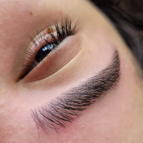 Perfilado de cejas con hilos+ spa de cejas | Tacuarembó