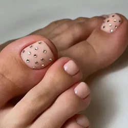 Belleza de pies con esmaltado semi 