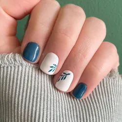 Esmaltado semi en manos + base PRO con diseño