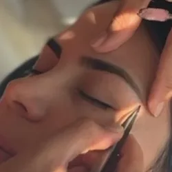 Perfilado con henna 