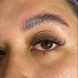 Laminado de cejas con perfilado
