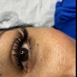 Extensiones de pestañas 