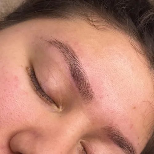 Perfilado de cejas con tinte 