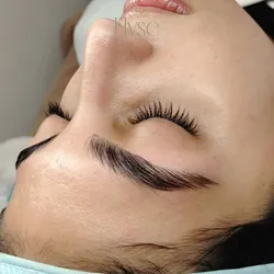 Limpieza facial profunda + perfilado y laminado de cejas