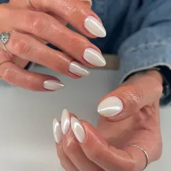 UÑAS SOFTGEL +  SEMI EN PIES 