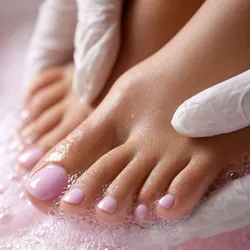 Belleza de pies con esmaltado semi 