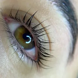 Lifting de pestañas + diseño de cejas y tinte con henna 