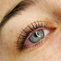 Lifting de Pestañas con Tinte y Botox