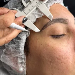 Modelado y Laminado Cejas con Botox