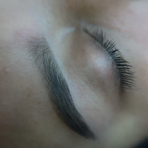 Cejas con henna 