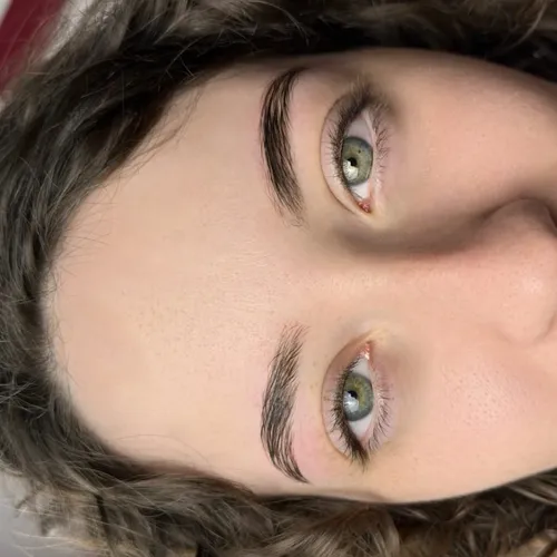Laminado (cejas con forma)