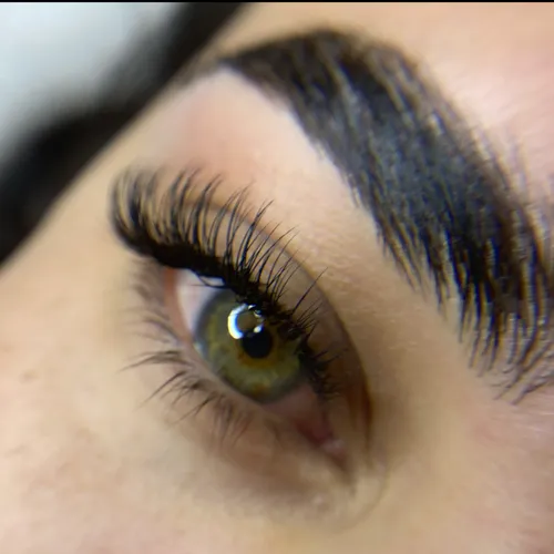 Extensiones T clásicas  + laminado de cejas pro + perfilado 