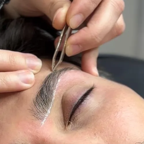Diseño y perfilado de cejas