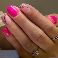 Esmaltado semipermanente liso en manos