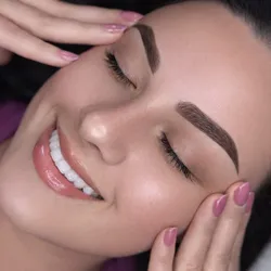 Retoque micro de cejas 