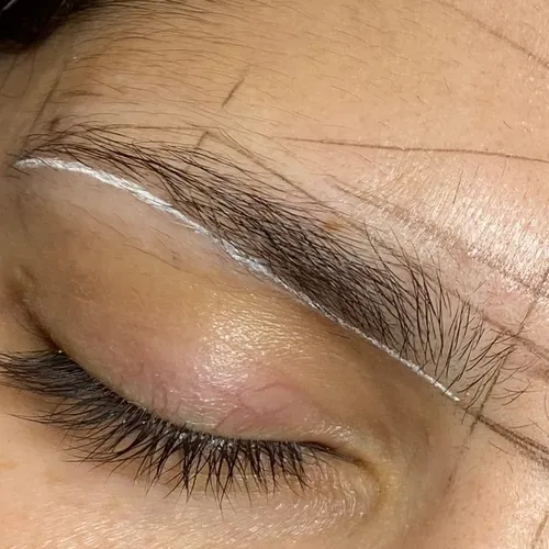Diseño y Perfilado de Cejas