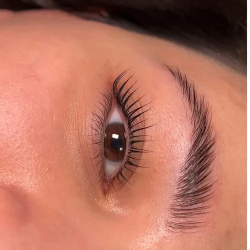Lifting de pestañas + laminado de cejas