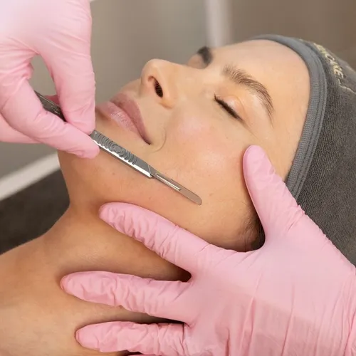 Limpieza más Dermaplaning