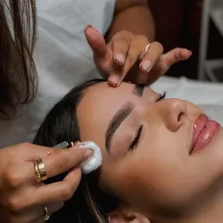 Diseño & laminado de cejas