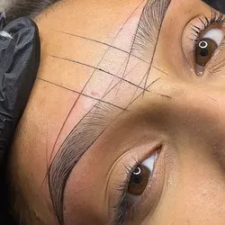 Diseño d cejas y perfilado 