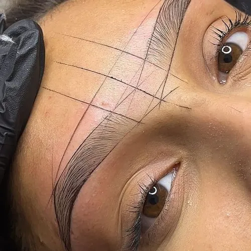 Diseño d cejas y perfilado 