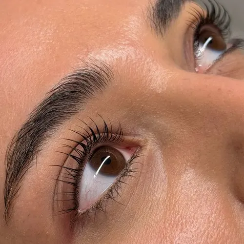 COMBO: Lifting de pestañas + diseño de cejas con henna +henna labial