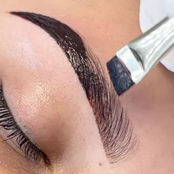 Henna en cejas 