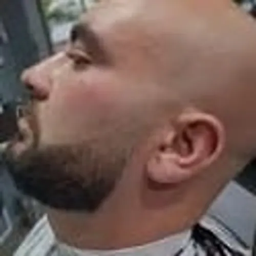 Rasurado (afeitado en parte superior) y barba.