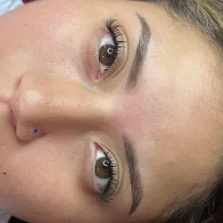 Visagismo, perfilado y depilación con hilo + henna 