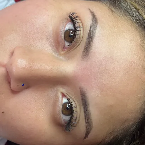 Visagismo, perfilado y depilación con hilo + henna 