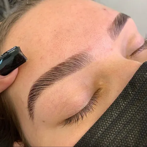 Perfilado de cejas  con visagismo