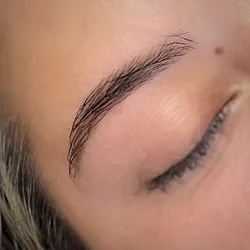 Perfilado + tinte de cejas